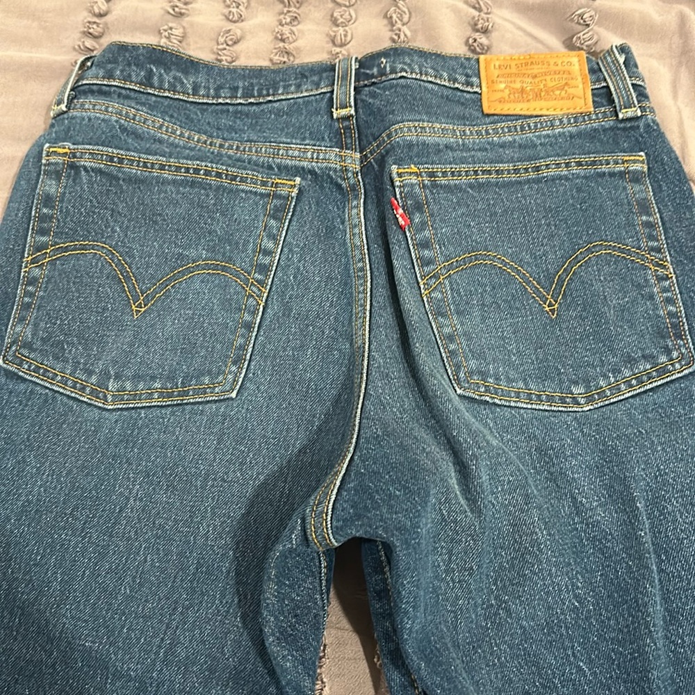 💥 Price drop!!💥 Levi’s wedgie straight women’s jeans size 28